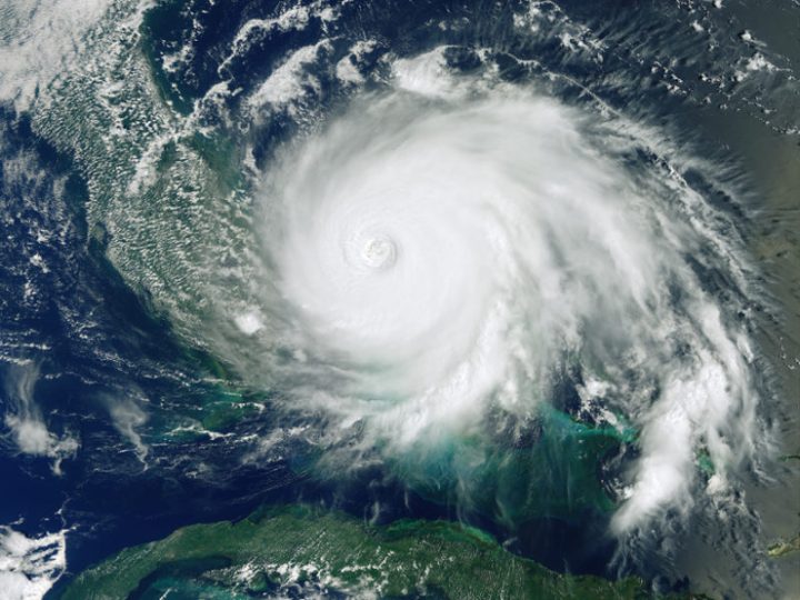 Imagen de satélite mostrando el huracán Dorian sobre las Bahamas en 2019